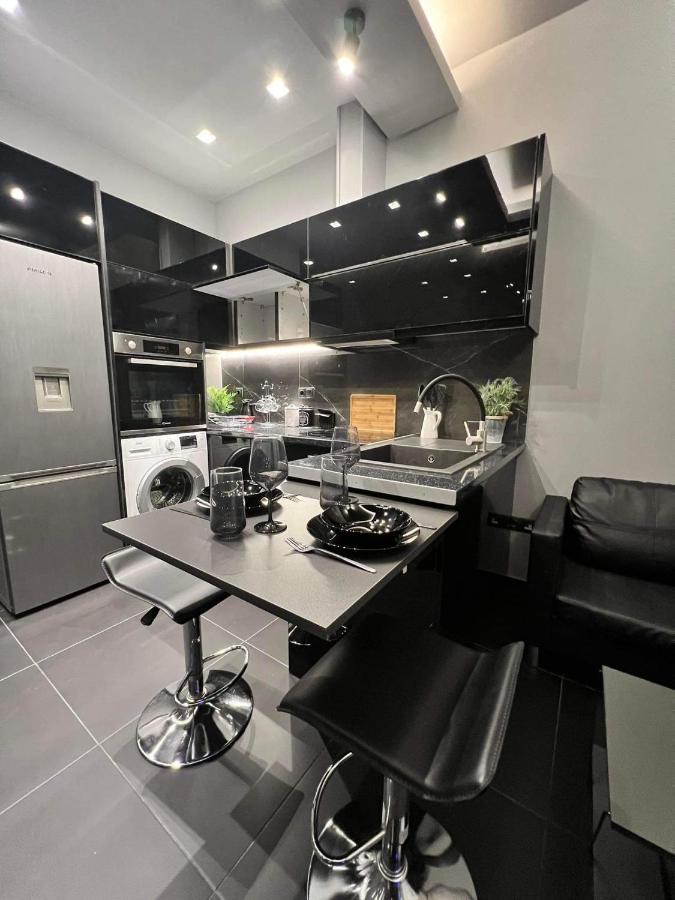 Luxury Black And White Interior Apartments Calamata Exterior foto