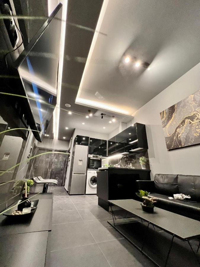 Luxury Black And White Interior Apartments Calamata Exterior foto